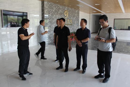 新华社河南分社党组成员、常务副主编王圣志、新华社河南分社农村采访部主任李 鹏一行莅临公司调研采访
